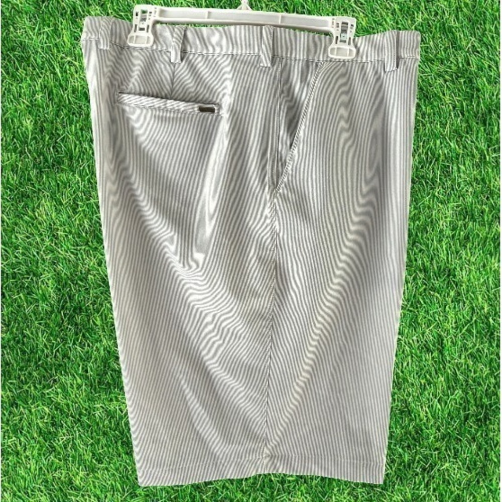 Greg Norman ML75 Microlux Stretch Performance Golf Shorts Size 40x10 Gray